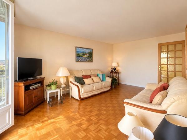 Appartement 5 pièces – 84 m², balcons et parking