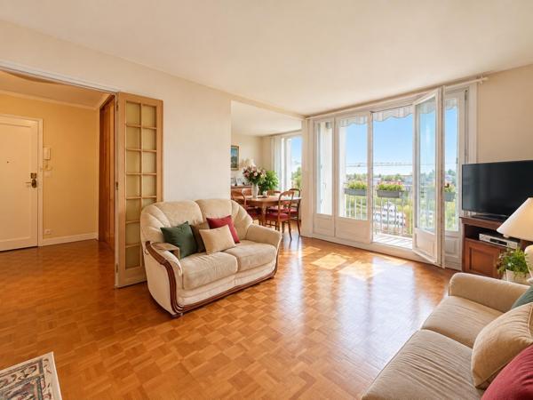 Appartement 5 pièces – 84 m², balcons et parking