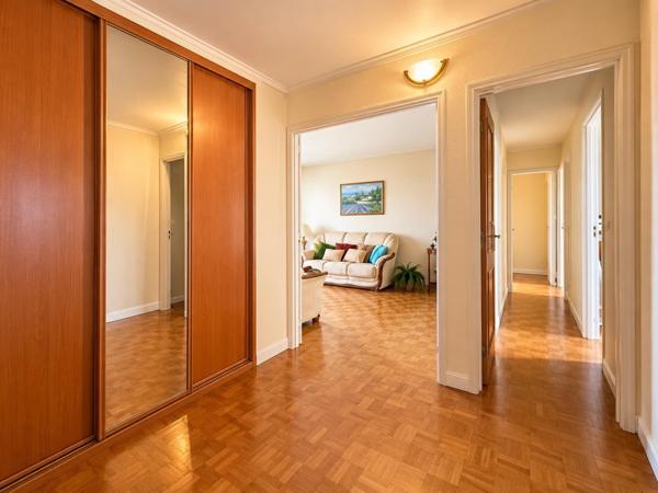 Appartement 5 pièces – 84 m², balcons et parking