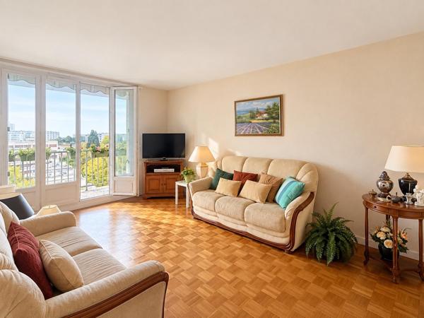 Appartement 5 pièces – 84 m², balcons et parking