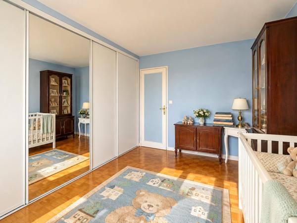 Appartement 5 pièces – 84 m², balcons et parking