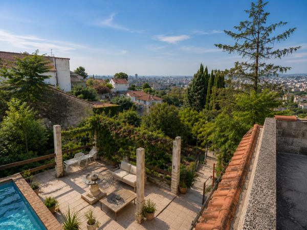 🏡 Maison individuelle entièrement à rénover avec piscine et vue panoramique sur Marseille – 13010