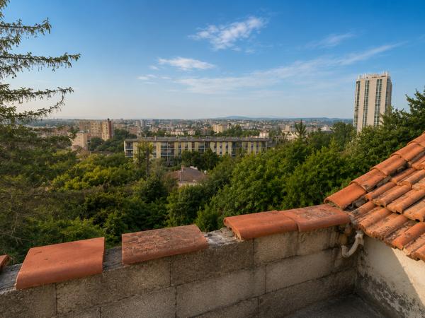 🏡 Maison individuelle entièrement à rénover avec piscine et vue panoramique sur Marseille – 13010