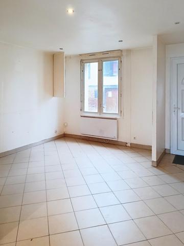 Maison de ville 70 m² – Fort potentiel locatif – À rénover