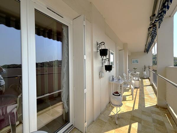 AGEN - Appartement lumineux avec vue de 59 m² avec 3 pièces principales, 2 balcons et ascenseur.