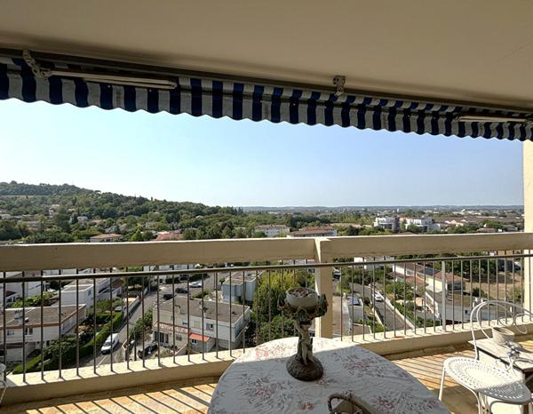 AGEN - Appartement lumineux avec vue de 59 m² avec 3 pièces principales, 2 balcons et ascenseur.