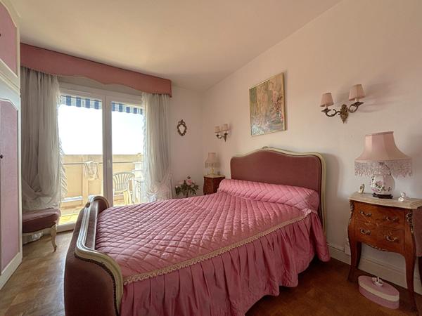 AGEN - Appartement lumineux avec vue de 59 m² avec 3 pièces principales, 2 balcons et ascenseur.