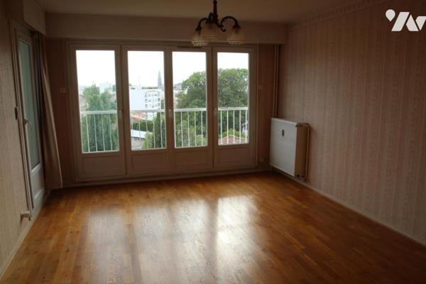 NIORT CENTRE, AVENUE DE PARIS, APPARTEMENT TYPE F3 AVEC BALCON, PARKING ET CAVE.