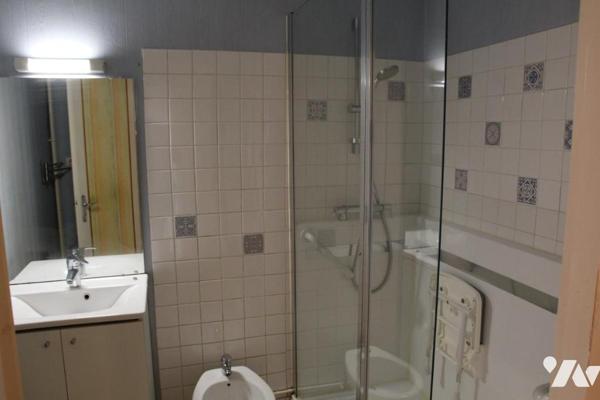 NIORT CENTRE, AVENUE DE PARIS, APPARTEMENT TYPE F3 AVEC BALCON, PARKING ET CAVE.