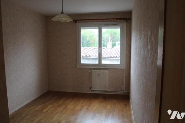 NIORT CENTRE, AVENUE DE PARIS, APPARTEMENT TYPE F3 AVEC BALCON, PARKING ET CAVE.