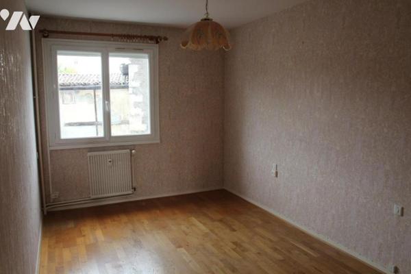 NIORT CENTRE, AVENUE DE PARIS, APPARTEMENT TYPE F3 AVEC BALCON, PARKING ET CAVE.