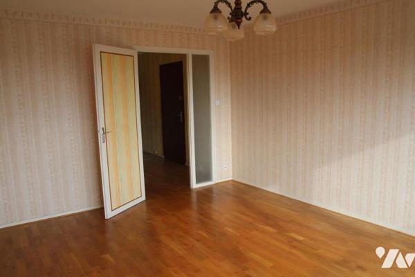 NIORT CENTRE, AVENUE DE PARIS, APPARTEMENT TYPE F3 AVEC BALCON, PARKING ET CAVE.