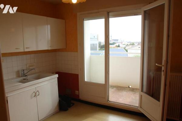 NIORT CENTRE, AVENUE DE PARIS, APPARTEMENT TYPE F3 AVEC BALCON, PARKING ET CAVE.