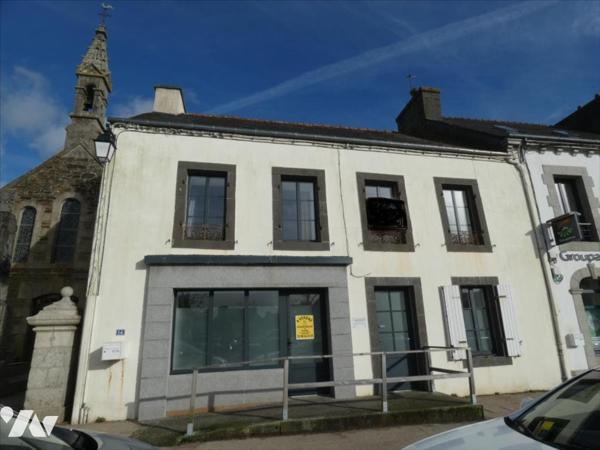 PLEYBEN- Maison avec local professionnel