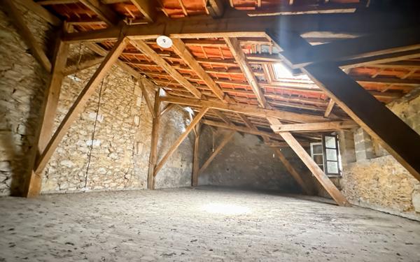 Maison à vendre    1 pièce • 154 m2 Agonac