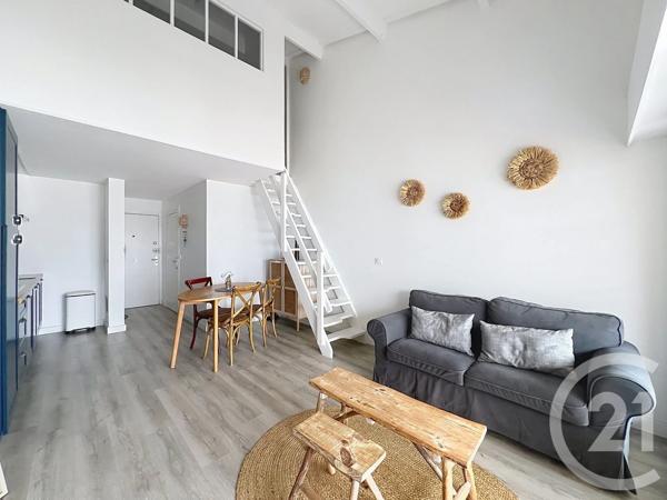 Appartement T2 à vendre  2 pièces - 38 m 2   FREJUS  - 83