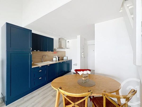 Appartement T2 à vendre  2 pièces - 38 m 2   FREJUS  - 83
