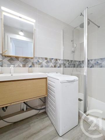 Appartement T2 à vendre  2 pièces - 38 m 2   FREJUS  - 83