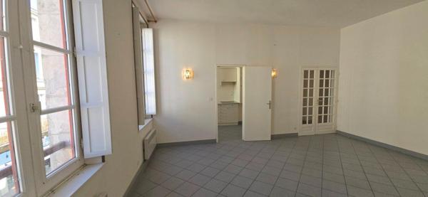 Appartement T3, résidence sécurisée avec ascenseur , cave privative, garage indépendant