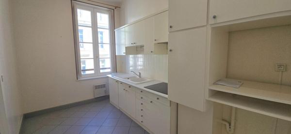Appartement T3, résidence sécurisée avec ascenseur , cave privative, garage indépendant