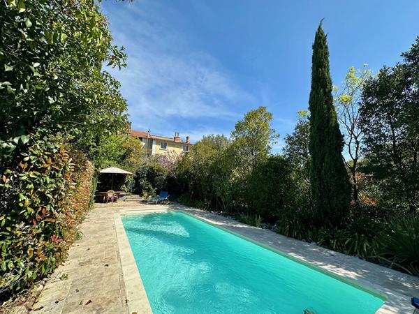 MAISON DE VILLE AVEC PISCINE A CARCASSONNE