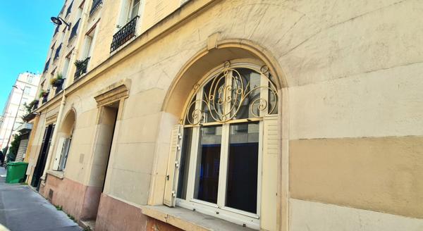 Paris (75019) Grand 2 pièces au rdc, possibilité profession libérale