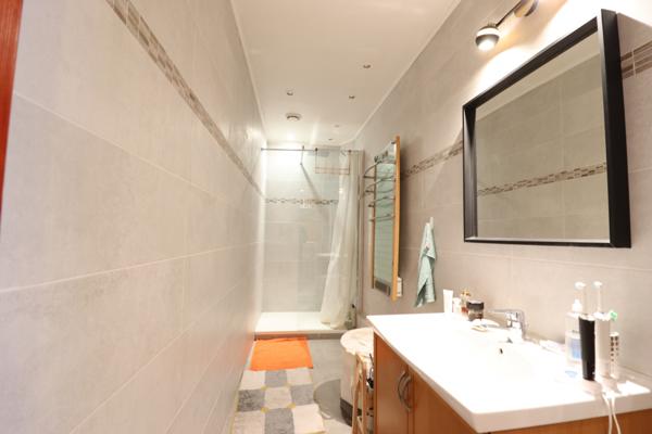 Paris (75019) Grand 2 pièces au rdc, possibilité profession libérale