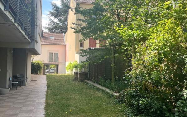 Appartement à vendre    2 pièces • 72,02 m2 Montreuil