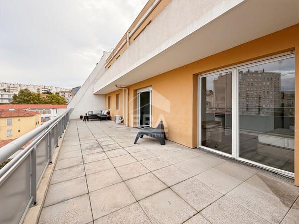 À Vendre Appartement T2 40m2 + terrasse de 40m2 + place de parking en sous sol dans le 14eme