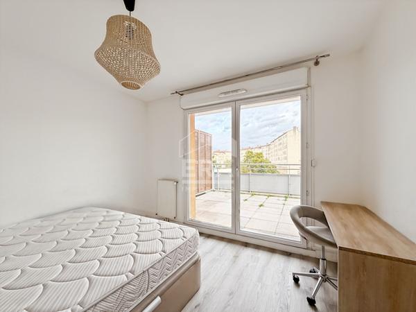 À Vendre Appartement T2 40m2 + terrasse de 40m2 + place de parking en sous sol dans le 14eme