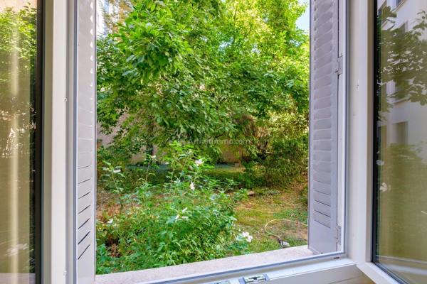Vente                                                      Local commercial
                        
                     3 pièces                      85 m2                     à Lyon 6
