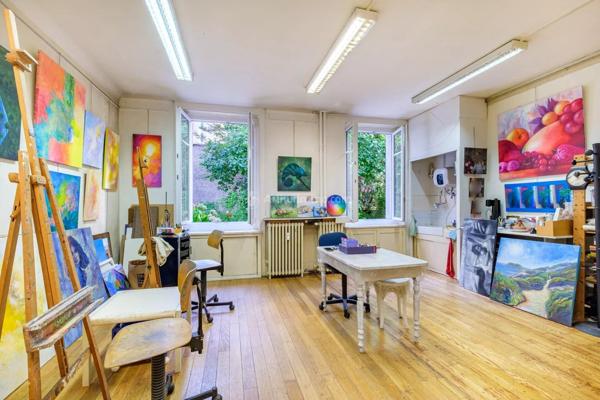 Vente                                                      Local commercial
                        
                     3 pièces                      85 m2                     à Lyon 6