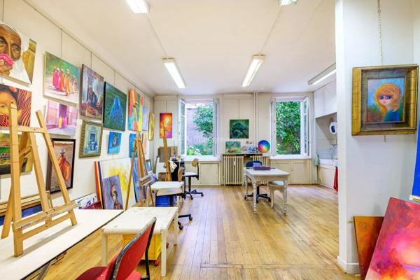Vente                                                      Local commercial
                        
                     3 pièces                      85 m2                     à Lyon 6