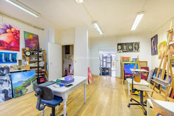 Vente                                                      Local commercial
                        
                     3 pièces                      85 m2                     à Lyon 6