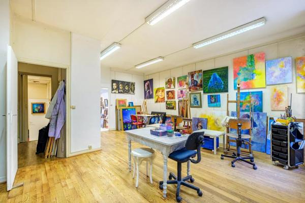 Vente                                                      Local commercial
                        
                     3 pièces                      85 m2                     à Lyon 6