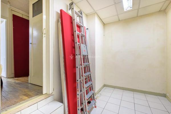 Vente                                                      Local commercial
                        
                     3 pièces                      85 m2                     à Lyon 6