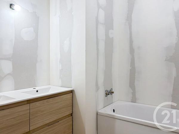 Maison à vendre  8 pièces - 215 m 2   VILLENEUVE LES MAGUELONE  - 34