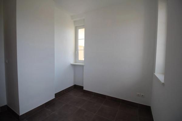 Dpt Moselle (57), ZIMMING appartement T5 de 93,98 m² avec cave et garage