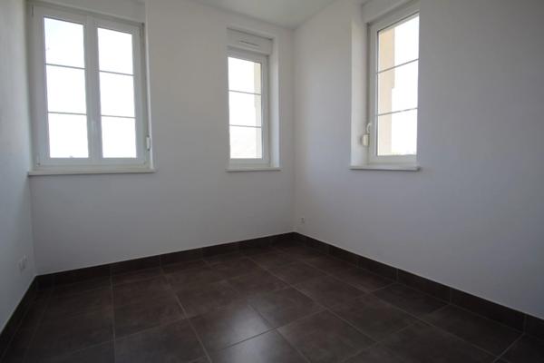 Dpt Moselle (57), ZIMMING appartement T5 de 93,98 m² avec cave et garage