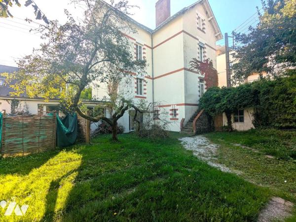 NANTES SAINT-DONATIEN - MAISON FAMILIALE DE CARACTERE 10 PIECES - 6 CHAMBRES AVEC JARDIN ET PARKINGS