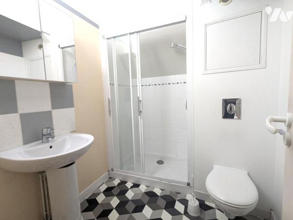 NANTES SAINT-DONATIEN - MAISON FAMILIALE DE CARACTERE 10 PIECES - 6 CHAMBRES AVEC JARDIN ET PARKINGS