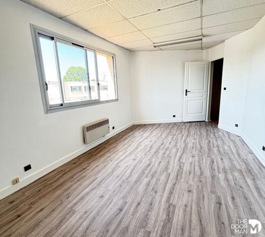 Bureau - À louer - 87 m² - COIGNIERES | The Door Man
