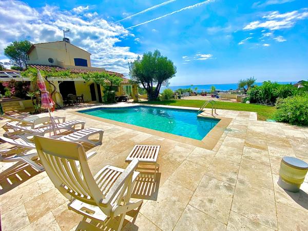 SAINT AYGULF - QUARTIER PRISE - VUE IMPRENABLE - GARAGES - PISCINE