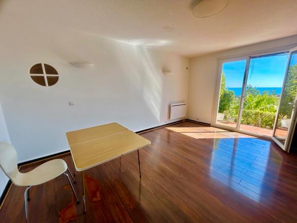 SAINT AYGULF - QUARTIER PRISE - VUE IMPRENABLE - GARAGES - PISCINE