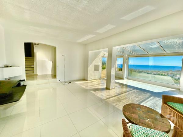 SAINT AYGULF - QUARTIER PRISE - VUE IMPRENABLE - GARAGES - PISCINE