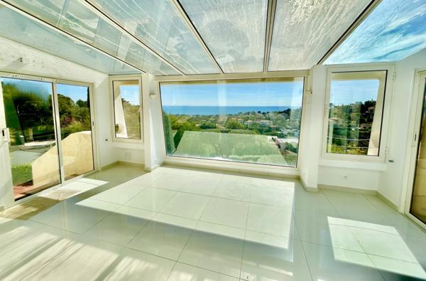 SAINT AYGULF - QUARTIER PRISE - VUE IMPRENABLE - GARAGES - PISCINE