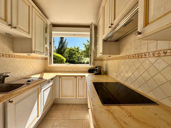 Sèvres - CENTRE-VILLE - Appartement de 3-4 pièces sur la verdure €420 000 ** - Référence 569-C