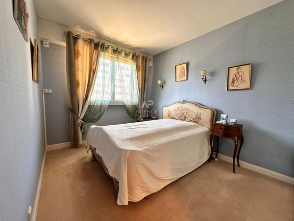 Sèvres - CENTRE-VILLE - Appartement de 3-4 pièces sur la verdure €420 000 ** - Référence 569-C