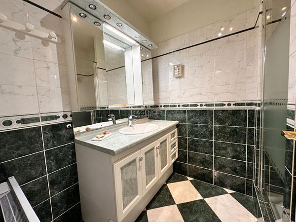 Sèvres - CENTRE-VILLE - Appartement de 3-4 pièces sur la verdure €420 000 ** - Référence 569-C