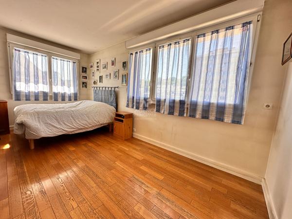 Sèvres - CENTRE-VILLE - Appartement de 3-4 pièces sur la verdure €420 000 ** - Référence 569-C